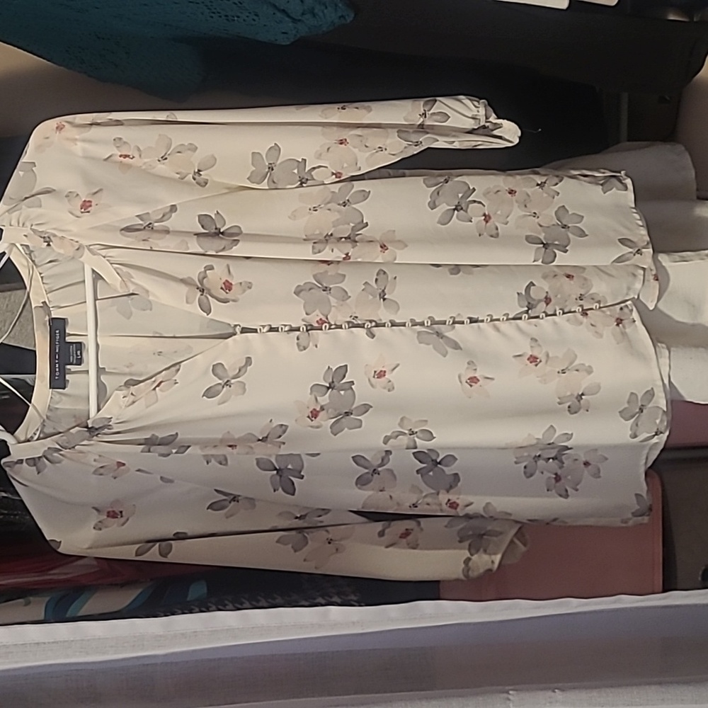 Tommy Hilfiger Elegant Cream and Gray Top